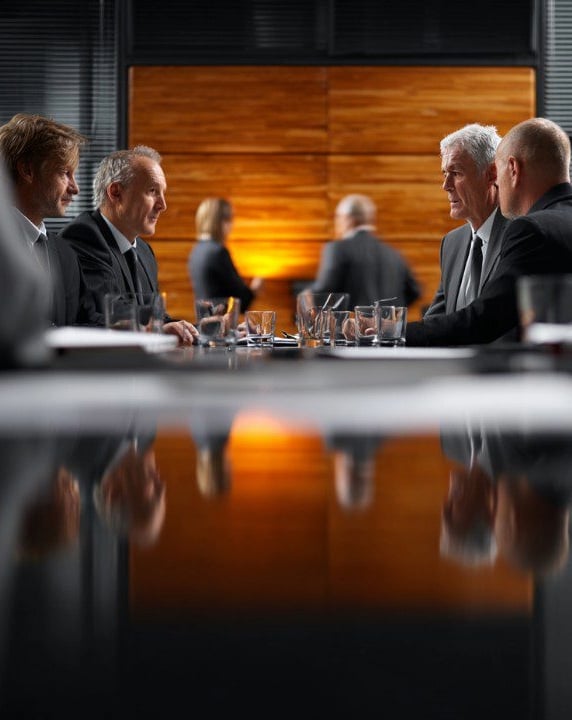 execs-at-desk