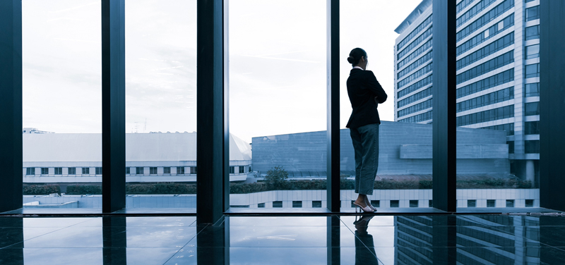 woman-executive-looking-out-window-800x376